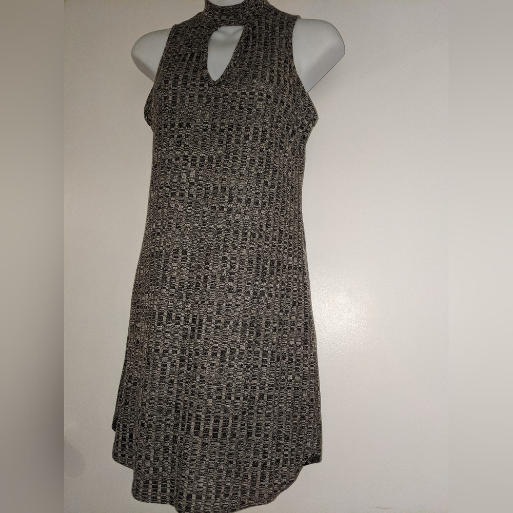 5/$25 French Atmosphere Grey Keyhole neck mini dress